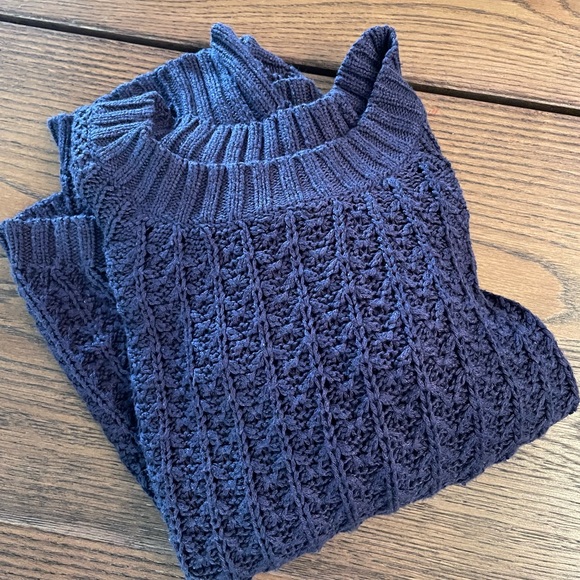 Calvin Klein Jeans Sweater - Picture 1 of 3